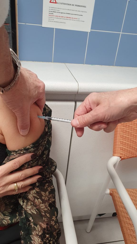 Lancement de la vaccination contre la Covid-19 à la maison de retraite Sainte Victoire à Aix en Provence